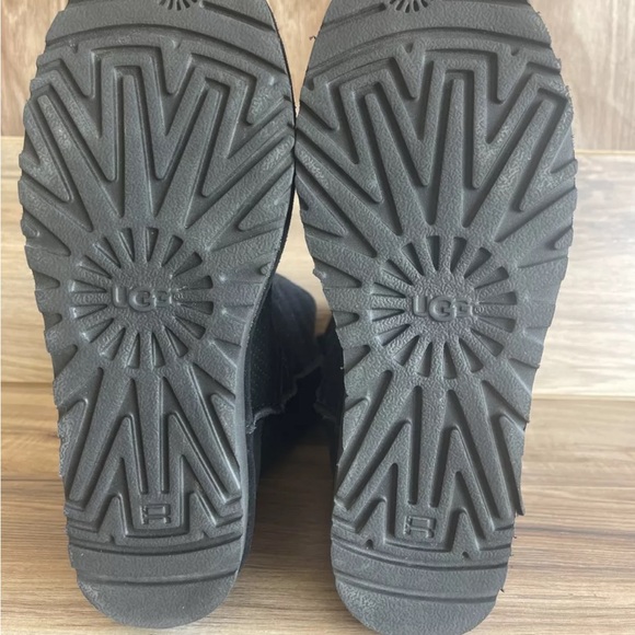 NWT UGG Black Suede Perforated Unlined Boots 1016853 Size 7 - Picture 4 of 10